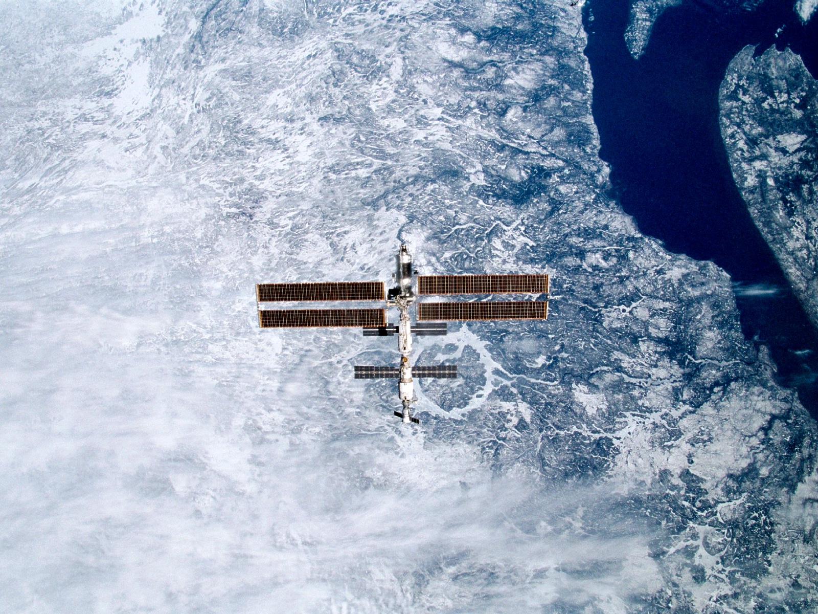 ISS over Canadian province Quebec.jpg