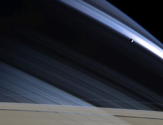 ringMimas_cassini_1c75.jpg