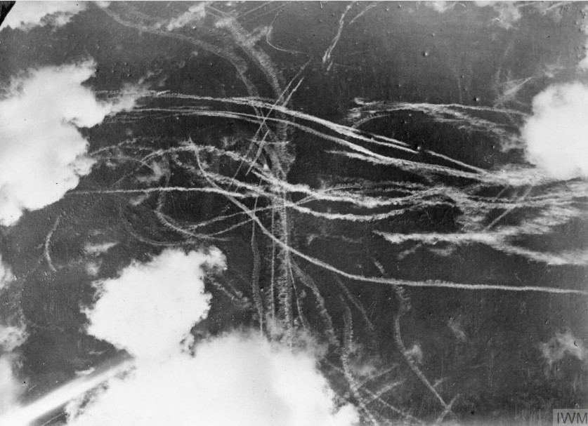 ww2 contrails.jpg