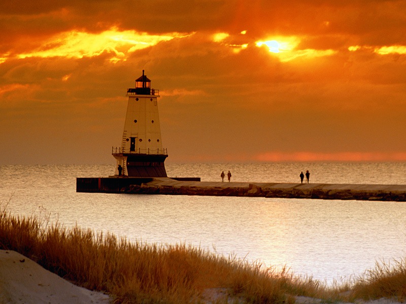 Ludington North Pierhead Lighthouse, Michigan.jpg