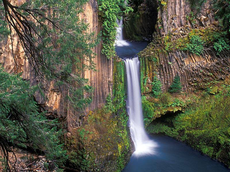 Toketee Falls, Oregon.jpg