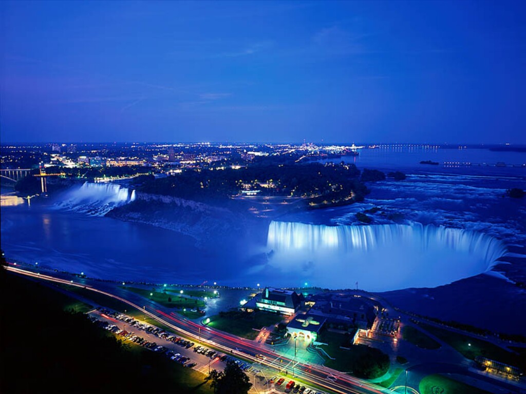 Niagra Falls at Night, Canada.jpg